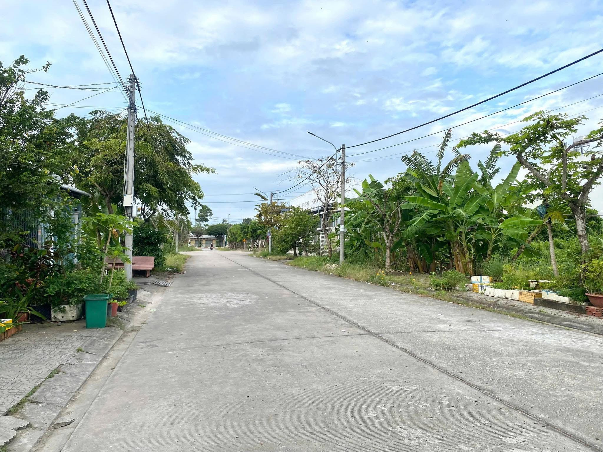 Bán Nền Nguyễn Tiệm Giá Rẻ
