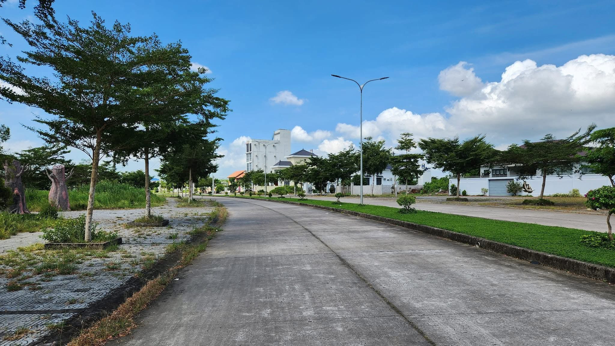 Nền 2 mặt tiền, vành đai ngoài 33m
