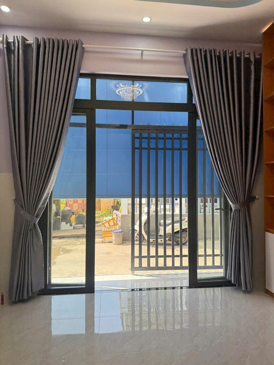 Nhà đẹp Bạc Liêu, DT: 4 x 15,5m; giá 1 tỷ 2. Tặng nội thất.