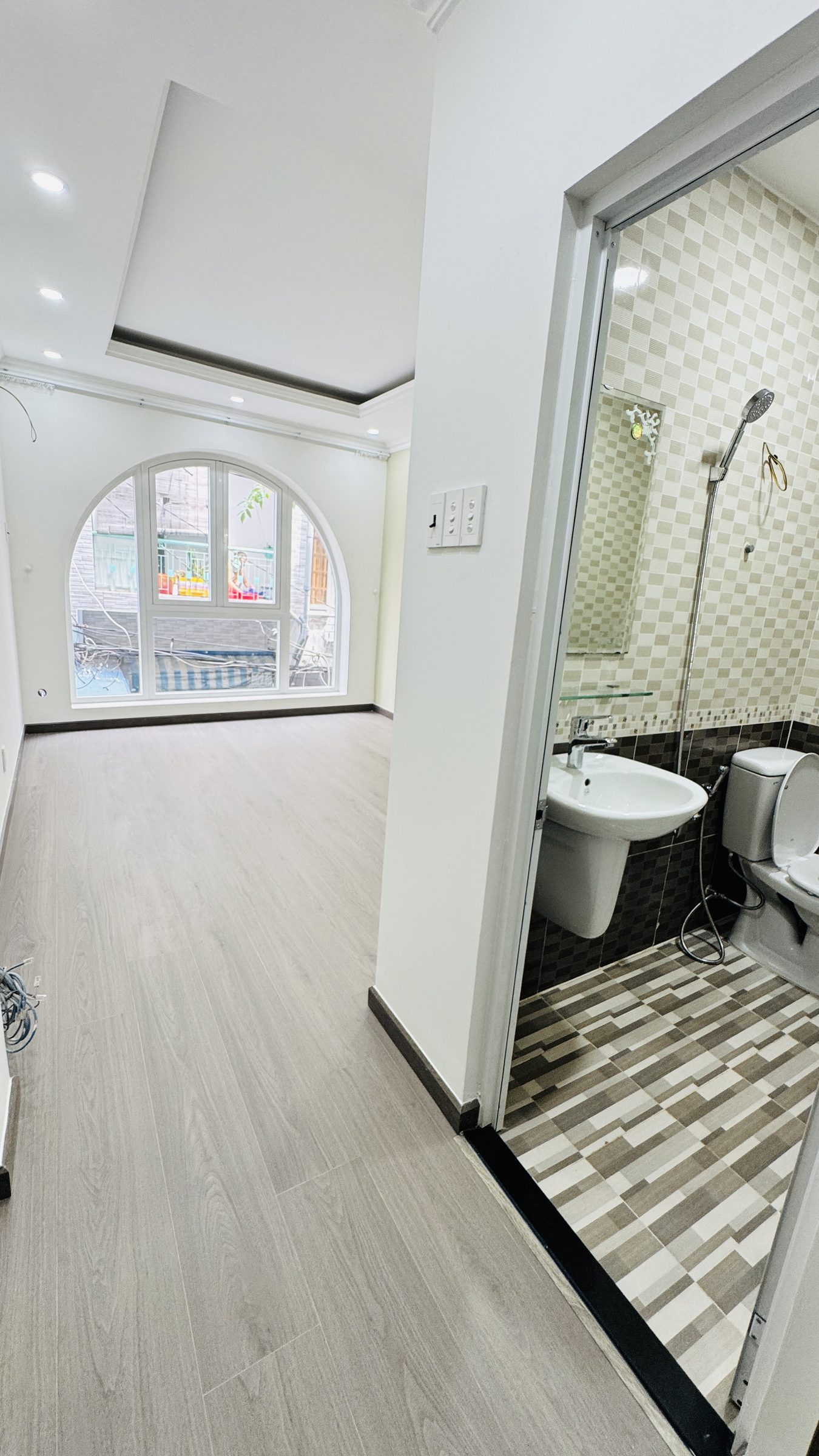 BÁN NHÀ ĐOÀN VĂN BƠ 5 TẦNG 3 PHÒNG NGỦ QUẬN 4