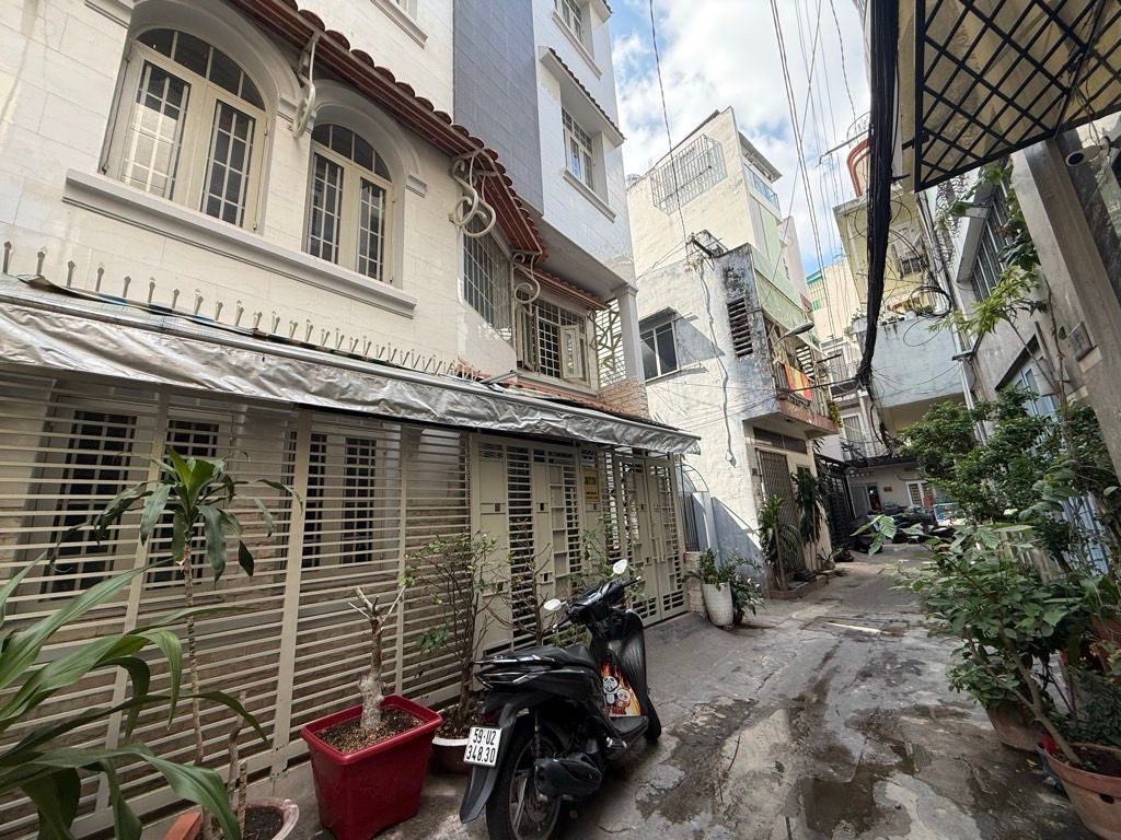 Nhà bán nguyễn văn trỗi dòng tiền cho thuê, gần sân bay , quận 3