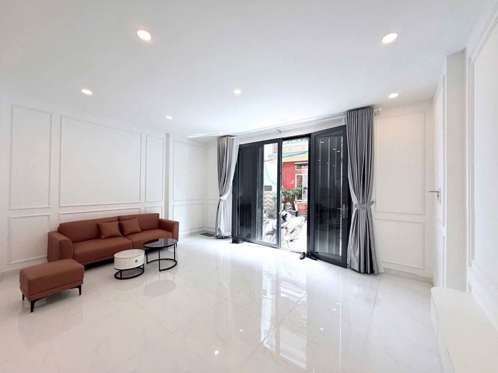 4 TẦNG - 67M2 - NGANG 6M - FULL NT - LẠC LONG QUÂN - GIÁ NHỈNH 8.X TỶ