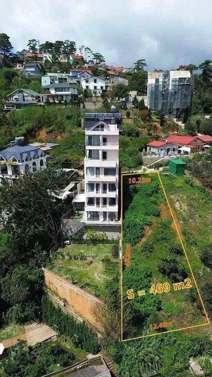 🌲🌲🌲ĐẤT BIỆT THỰ ĐƯỜNG KHE SANH - TP ĐÀ LẠT
💥💥GIÁ:  12.5 TỶ GIẢM CÒN 8.6 TỶ
----- Diện tích: 469.87m2 (ODT: 238m2), mặt tiền: 10.23m. 
* Vị trí: cách Hồ Xuân Hương khoản 2.5km. Khu vực tập trung nhiều khách sạn, biệt thự, quán cafe view, điểm checkin du