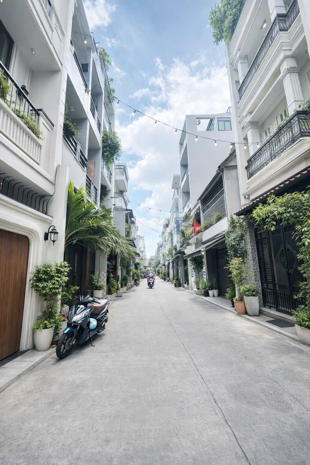 NHÀ ĐẸP 5 TÂNG BTCT VỚI 5PN HẺM 🚛 THÔNG TIEN Ở VÀ KINH DOANH