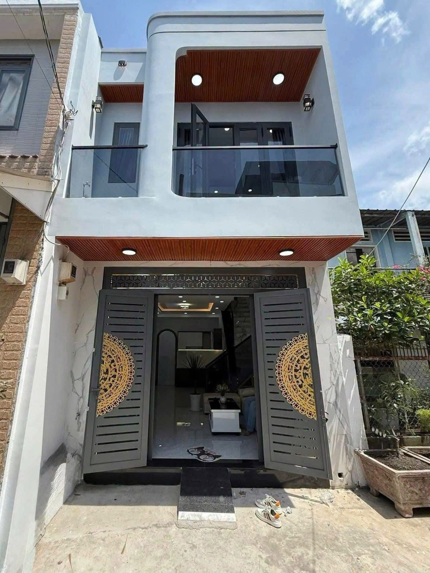 🏗️ 1 trệt 1 lửng kiên cố, 3 phòng ngủ 
🔸Diện tích : 7 x 23 sổ riêng thổ cư 
🔸Gần trường Thống Nhất A, Hưng Vương 
📍Dân cư kín, đường nhựa thông 
✌️ Giá : 2ty2 thương lượng 
☎️Lh :0777012660 (Trọng Đại)