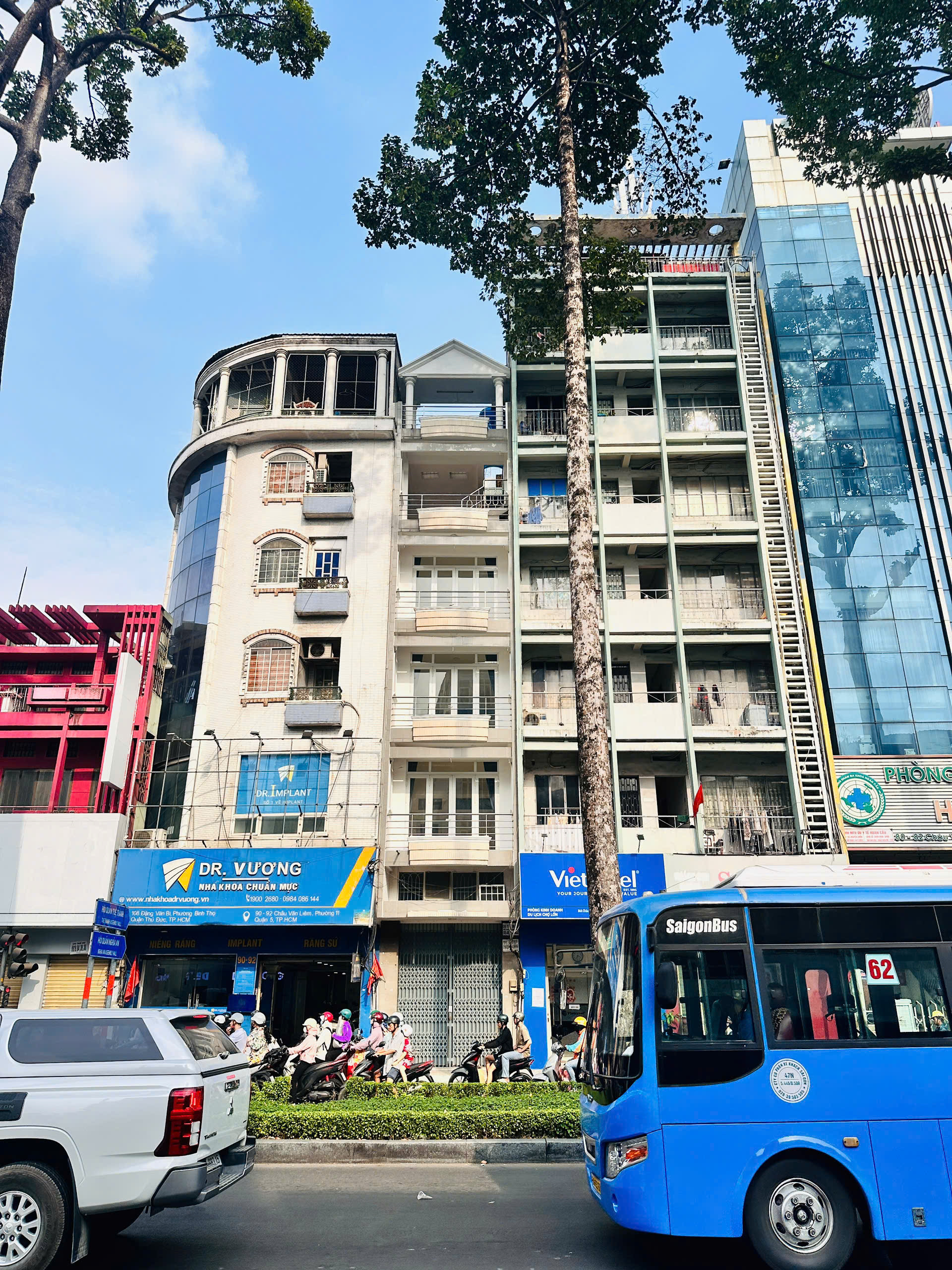 Bán nhà mặt tiền Châu Văn Liêm Quận 5, gần Vòng xoay Đại Thế Giới, diện tích 54m², 6 tầng, 10 phòng, vị trí trung tâm, giá 23 tỷ.