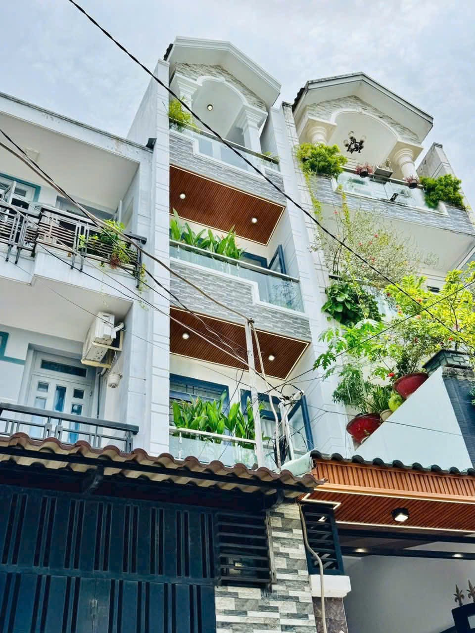 Bán nhà 49m2 Sư Vạn Hạnh, P12, Q10. Sổ hồng riêng chính chủ