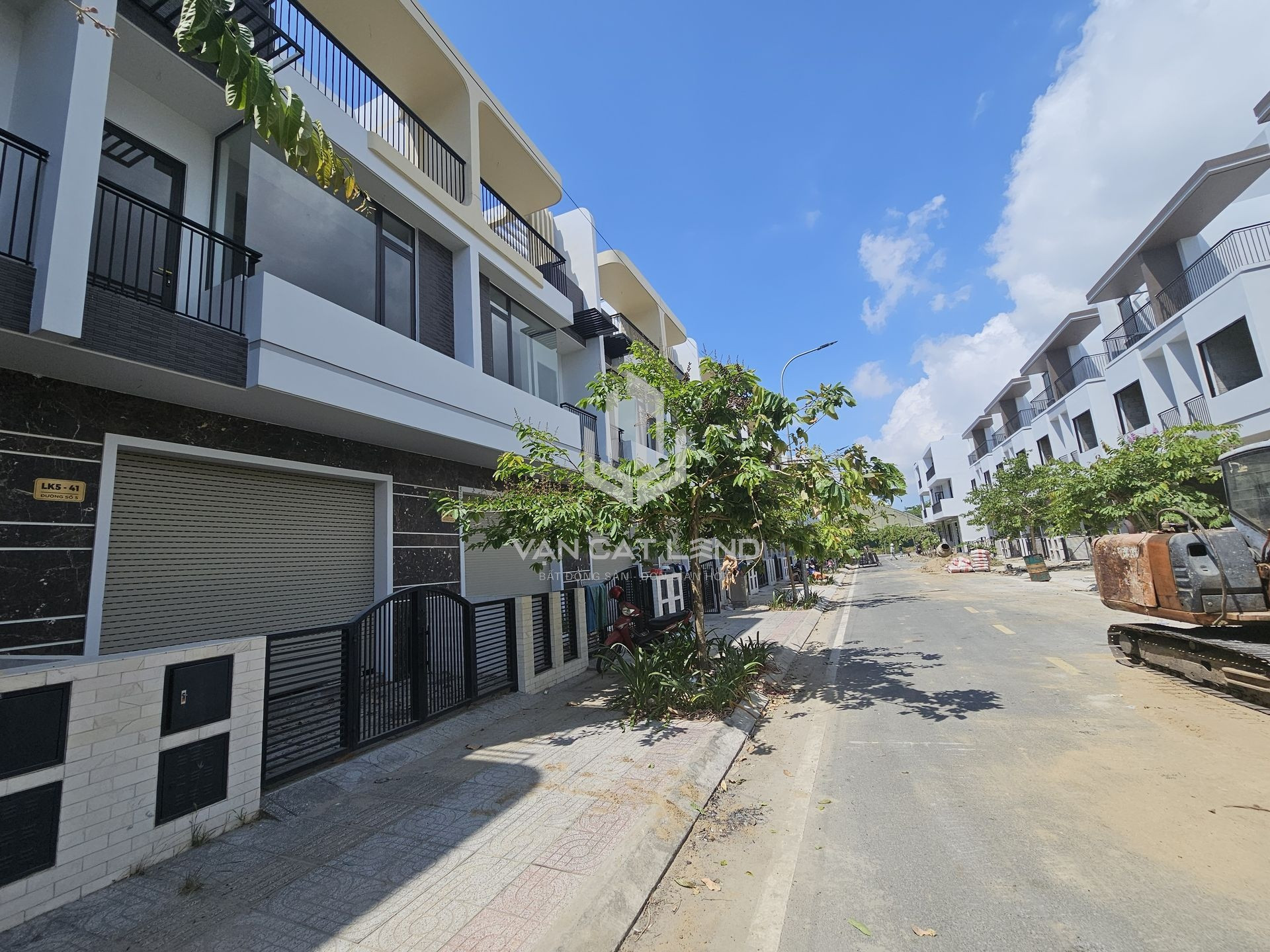🔥 BÁN NHÀ LIÊN KẾ THE LIGHT CITY VŨNG TÀU – 100M² (NGANG 5M) – 1 TRỆT 2 LẦU XÂY THÔ MẶT NGOÀI – TRỤC CHÍNH ĐƯỜNG LỚN – GIÁ 5.6 TỶ BAO THUẾ PHÍ
