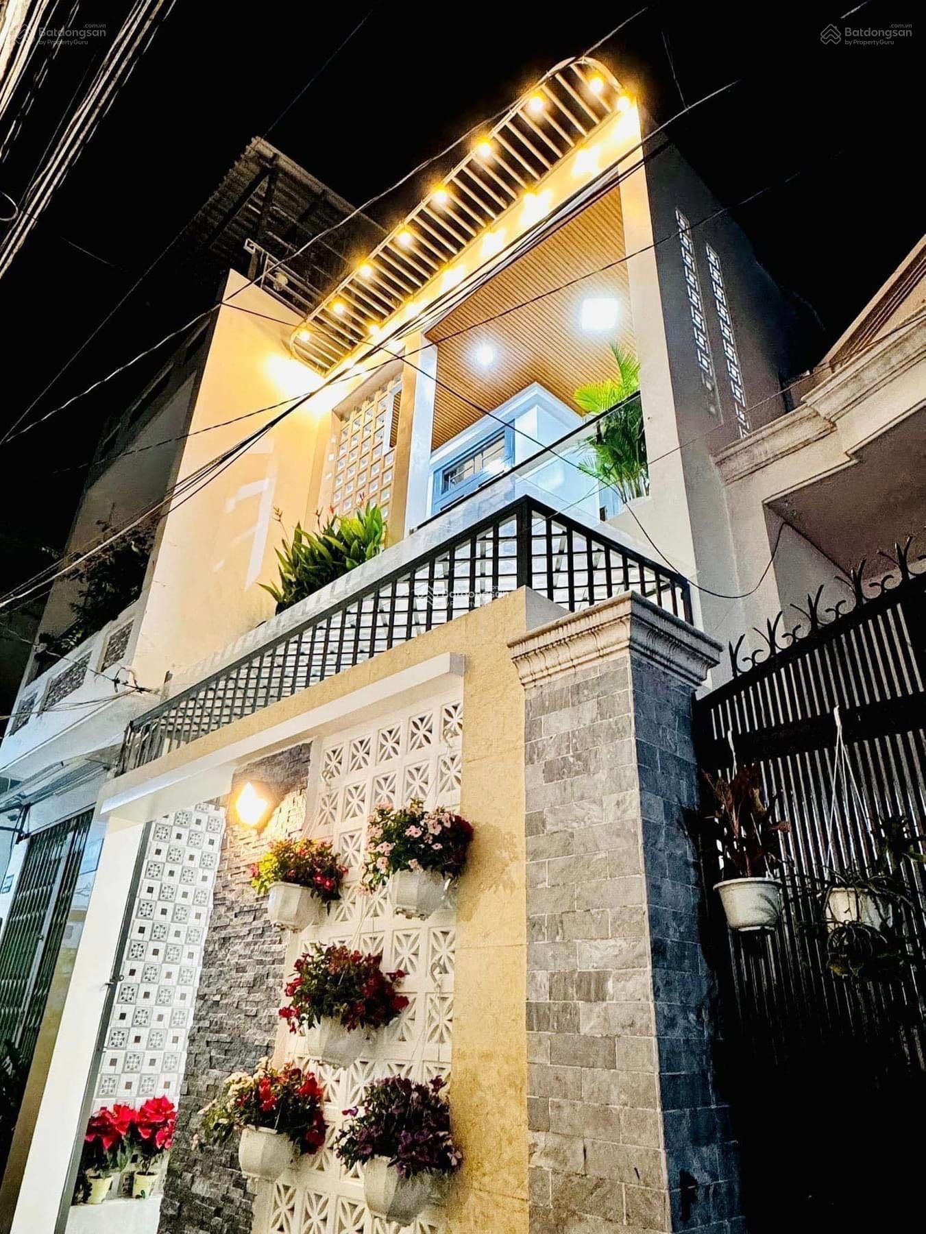 Chủ xoay vốn làm ăn cần bán gấp căn nhà hẻm Tô Hiến Thành, P.13, Quận 10, 60m2, 2tỷ4, sổ riêng