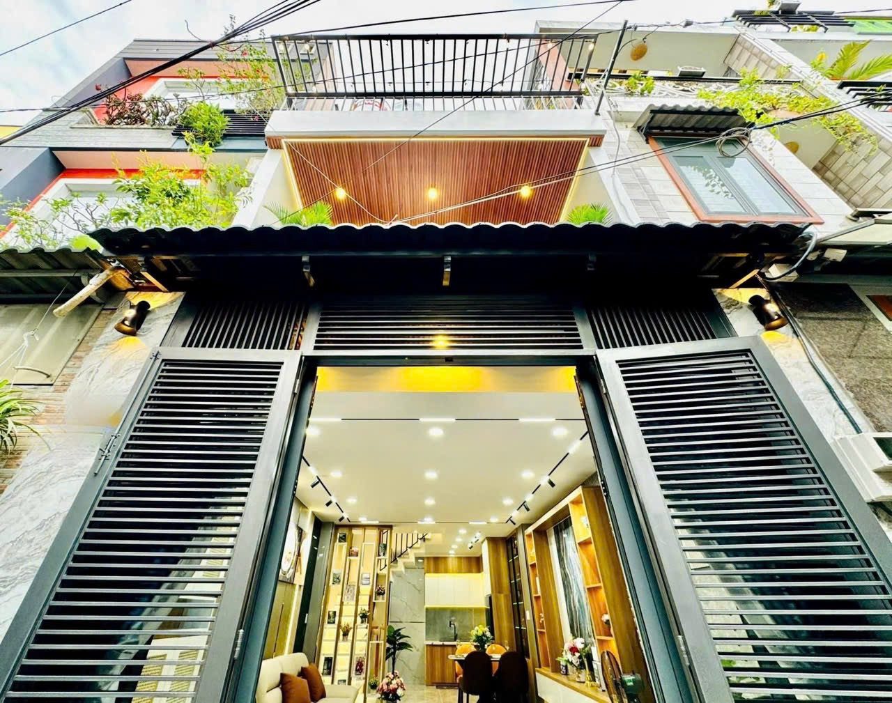 Nhà mới 100% - Đoàn Văn Bơ P13 Q4 giá 2tỷ250tr DT 41.4m2, sổ sẵn hoàn công đầy đủ