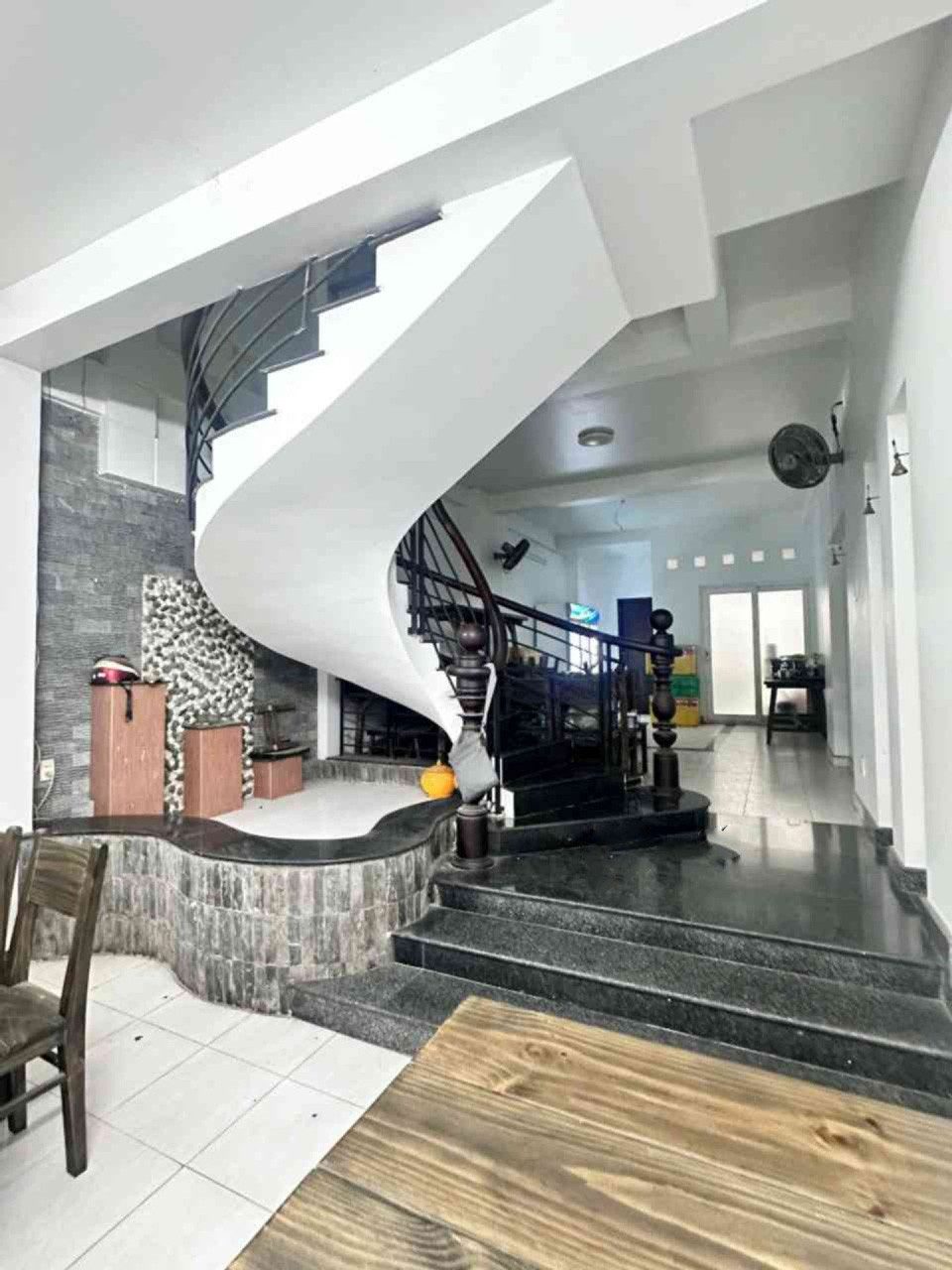 [H2590*] Cơ hội đầu tư nhà mặt tiền đường 30m sát ĐH Văn Lang, Bình Thạnh - Giá 18.x tỷ