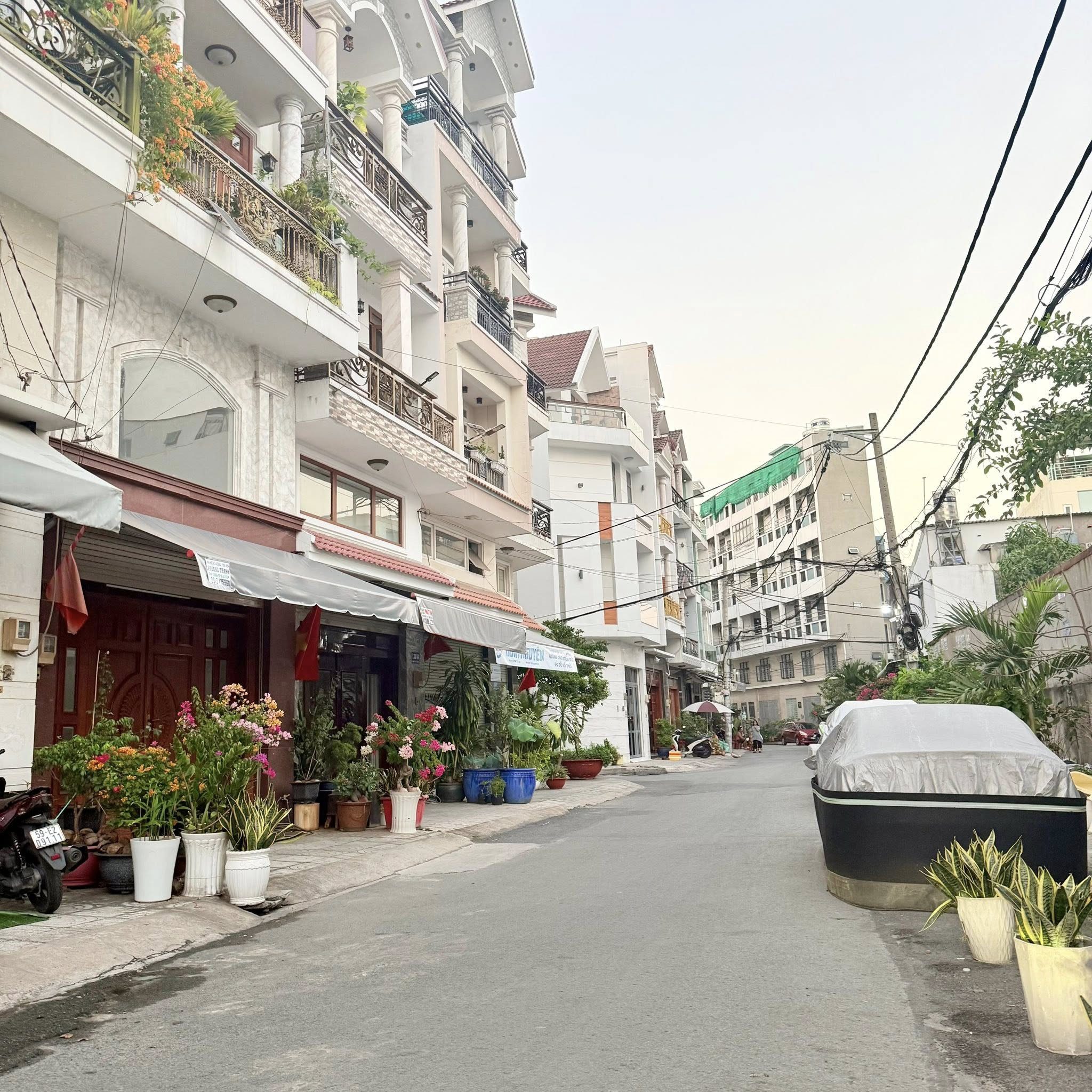 TÂN BÌNH - HÀNG XÓM SÂN BAY - XE HƠI ĐỖ CỬA, 65M2X5 TẦNG BTCT, KHU PL, 8. TỶ.