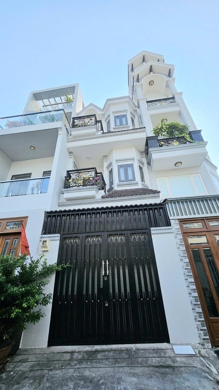 VỊ TRÍ VÀNG HƯỞNG LÀN SÓNG HẠ TẦNG ĐÓN ĐẦU GA T3 & METRO SỐ 2 – HẺM Ô TÔ TRÁNH NHAU – 4*14*4TẦNG - 5PN CÓ PN TRỆT – GIÁ 7.Đ NHẸ (366)

​💼 Sổ vuông đẹp, hoàn công đầy đủ, pháp lý chuẩn công chứng ngay.
📞 Alo em LIN gấp: 0902.106.911 để xem nhà và chốt c
