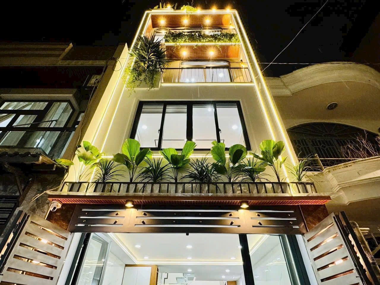 Siêu phẩm 53,8m2 giá 2 tỷ 350 triệu đường Trần Quang Diệu, phường 14, Quận 3, hẻm xe hơi 4m.