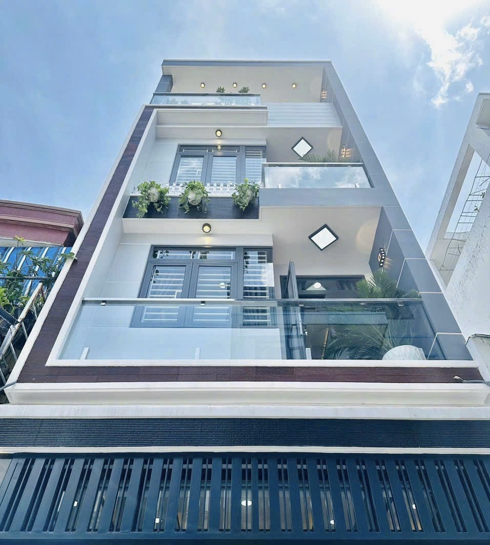 Bán nhanh nhà đối diện TTTM Phan Huy Ích 49m2. Sổ hồng riêng