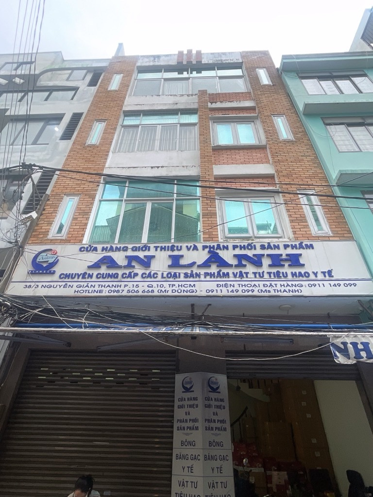 Bán nhà mặt tiền chợ thuốc tây Nguyễn Giản Thanh - 7 x 9 x 4 tầng - ở kinh doanh cho thuê tốt... Nhà Quận 10