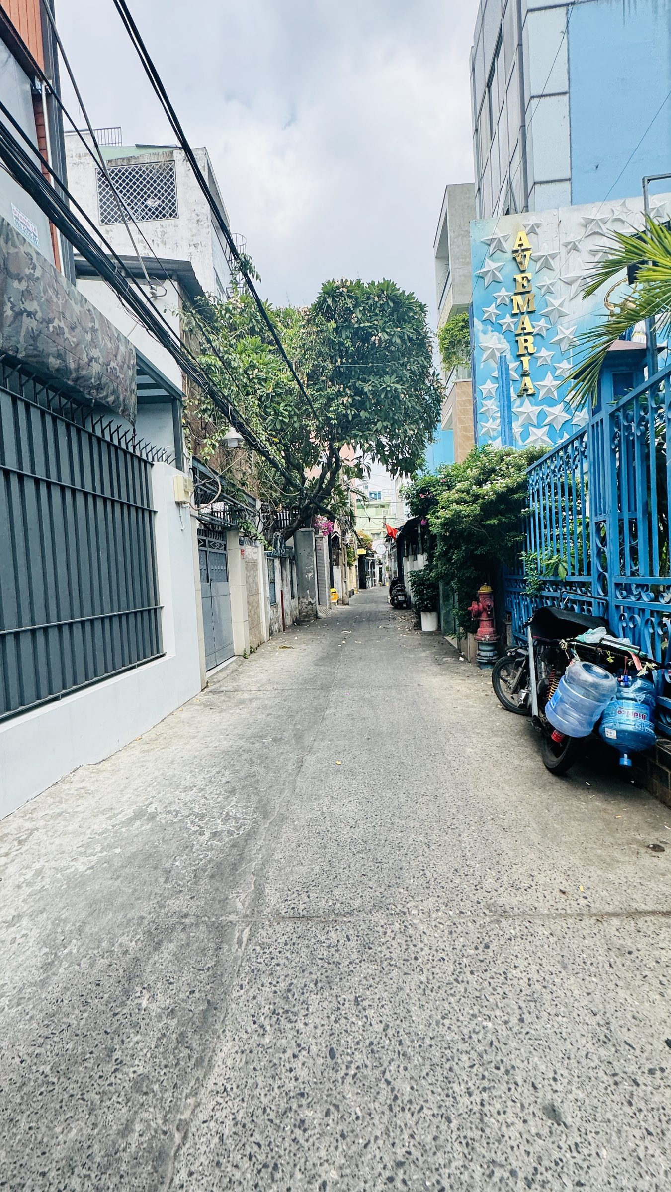 BÁN NHÀ CŨ TIỆN XÂY MỚI HẺM 159 XÓM CHIẾU QUẬN 4