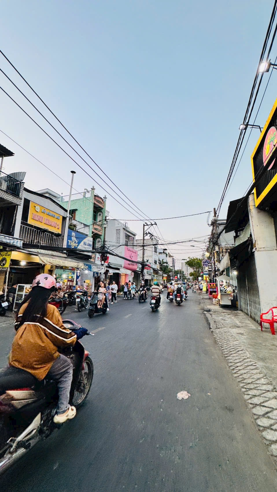 BÁN NHÀ CĂN GÓC 2 MẶT TIỀN TÔN ĐẢN 5 TẦNG QUẬN 4
