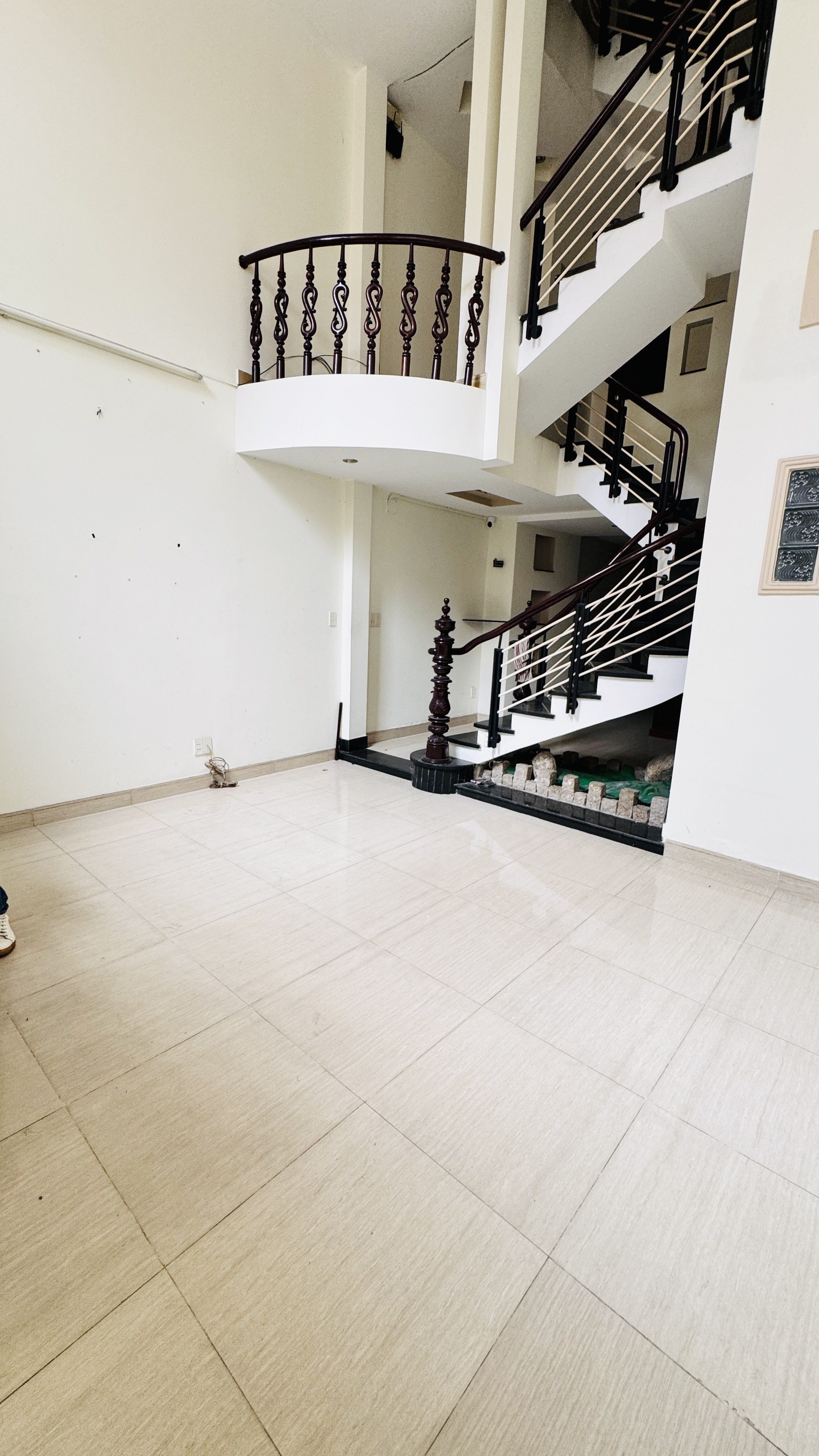 BÁN NHÀ 5 PHÒNG NGỦ HẺM C13 TÔN ĐẢN QUẬN 4