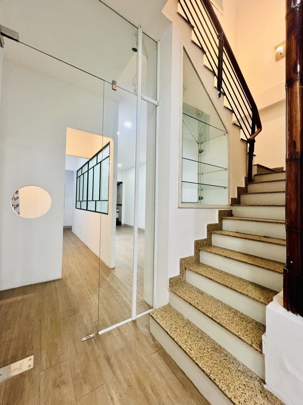 Bán nhà mặt tiền Phú Nhuận ngang 4,8x22m, 23,89 tỷ phù hợp xây mới VP hoặc CHDV