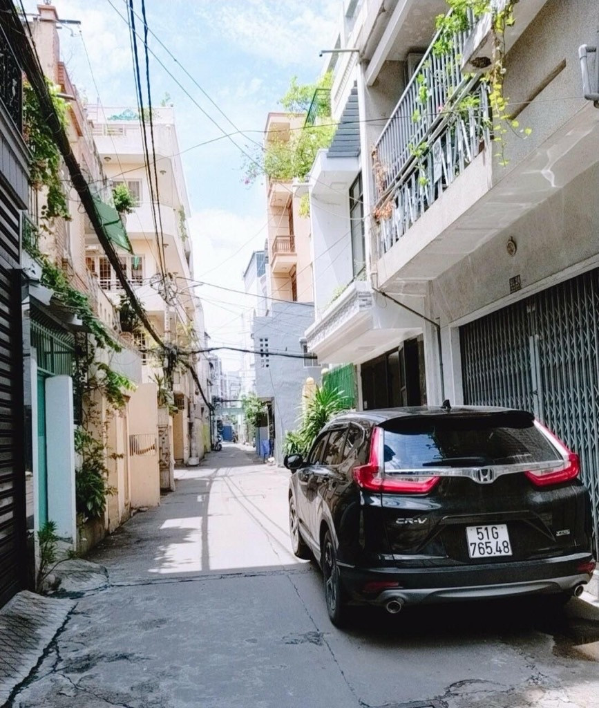 Hẽm xe hơi phú nhuân gấp bán, gần san bay, q1. Sổ hồng riêng