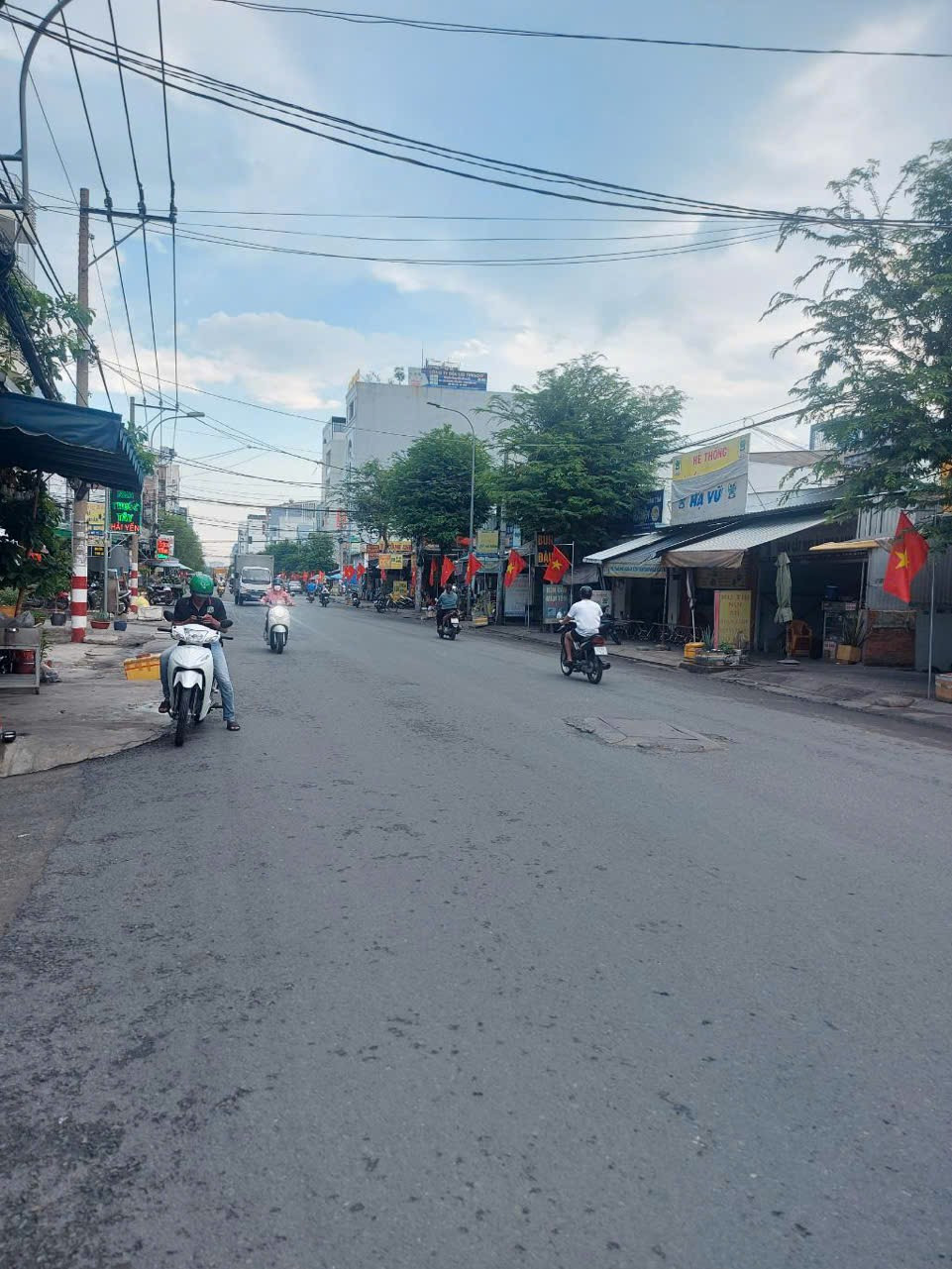 BÁN MTKD SẦM UẤT KHU HOT, NGAY HOÀNG BẬT ĐẠT - GẦN 110M2, 5 TẦNG, NGANG GẦN 5M - HƠN 14T