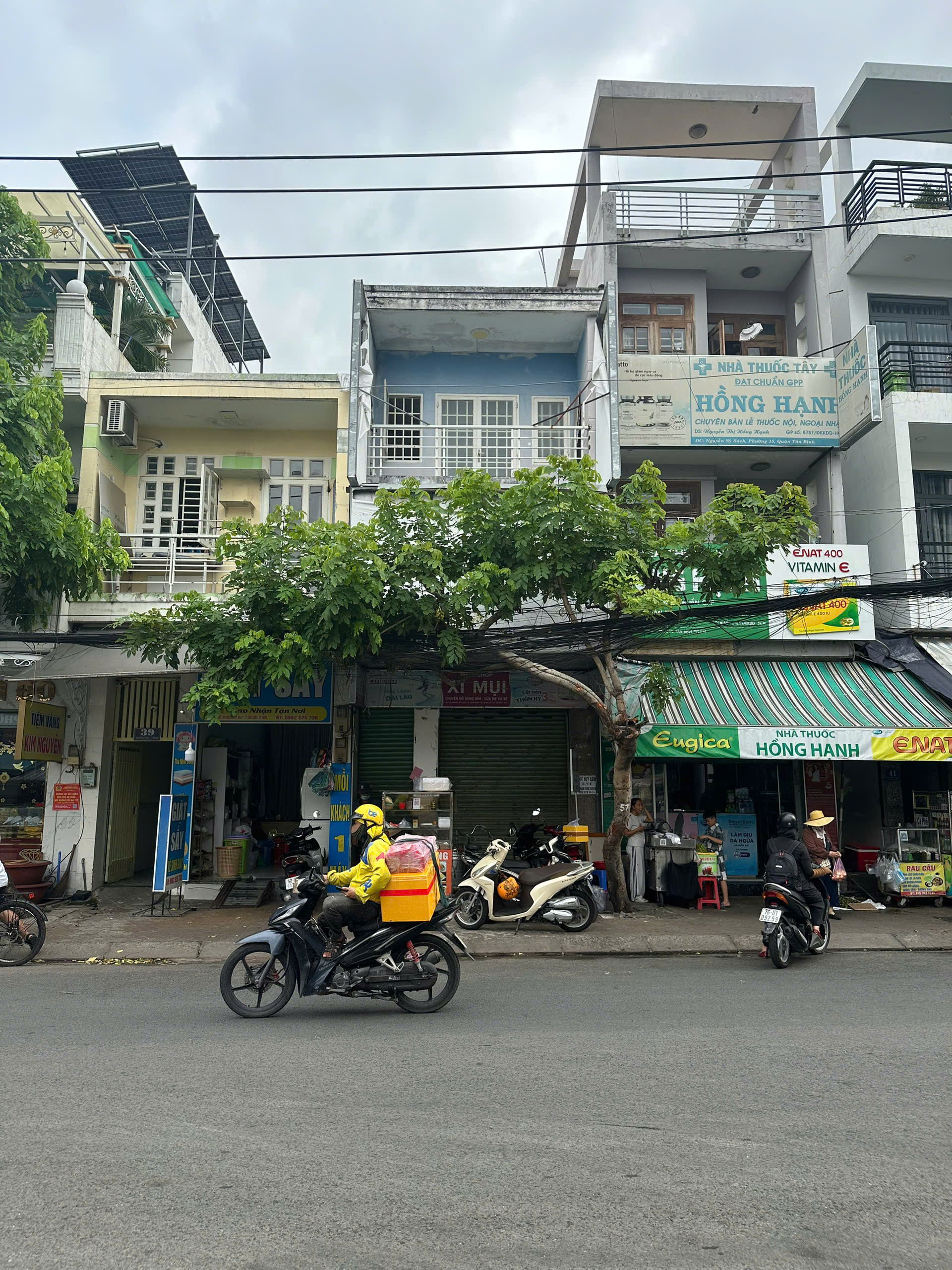 Bán nhà ngộp bank, mặt tiền giá hẻm, hiếm có, ngay đối diện chơ Tân Trụ, gần nhà ga T3