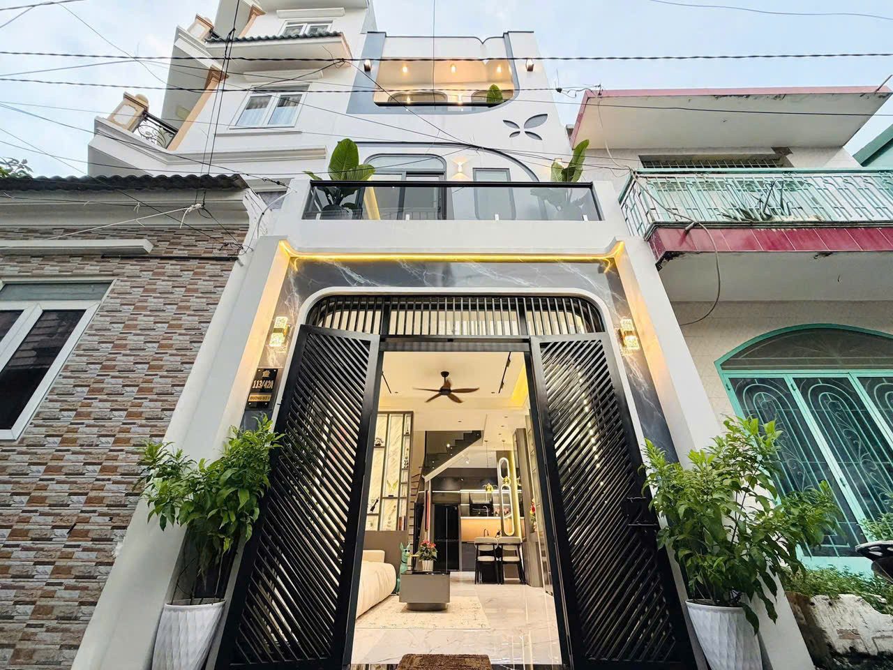 Nhà giá ngộp Đoàn Văn Bơ, P16, Q4. Giá: 3,56 tỷ. DT: 70m2. 3 Tầng, 3PN 3WC. SỔ HỒNG RIÊNG CHÍNH CHỦ