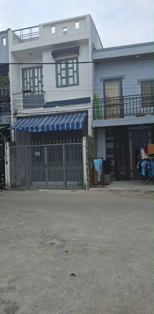 BÁN NHÀ LÝ ĐẠOTHÀNH QUẬN 8, HẺM RỘNG 10M, DT 61M2, HẺM XE HƠI TRÁNH, 4ty9