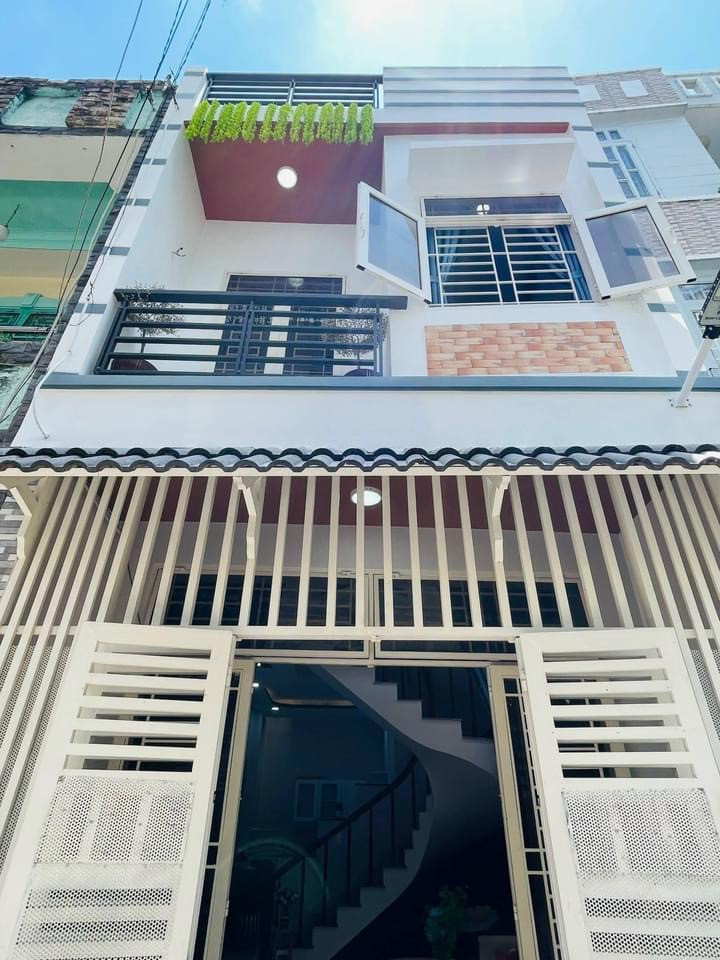 Chính chủ gửi bán nhà 28m2 giá 1tỷ450tr đường Phan Văn Hân P17.