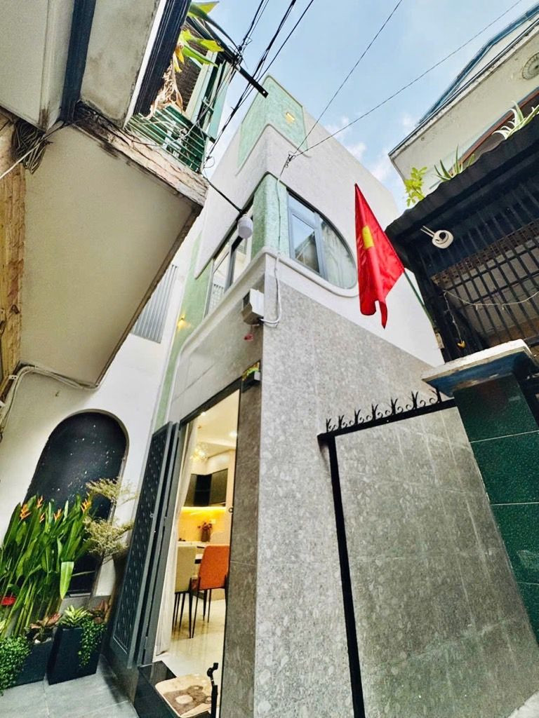 Nhà bán sổ hồng riêng, 3 tầng, tăng nội thất, gần hàng xanh