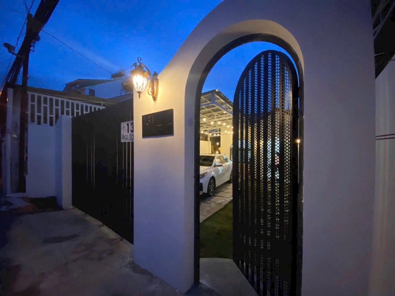 Đất mặt tiền đường chính Cổ Loa ngay trung tâm sẵn căn nhà cấp 4, giá cực kì đầu tư quy hoạch nghiêm chỉnh