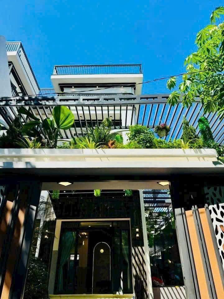 -	CHỦ GỬI BÁN GẤP CĂN NHÀ SÂN VƯỜN CỰC ĐẸP TẠ BÌNH THẠNH, GIÁ 5 TỶ 850 TRIỆU | DT 164M2, SHR, CÒN TL.