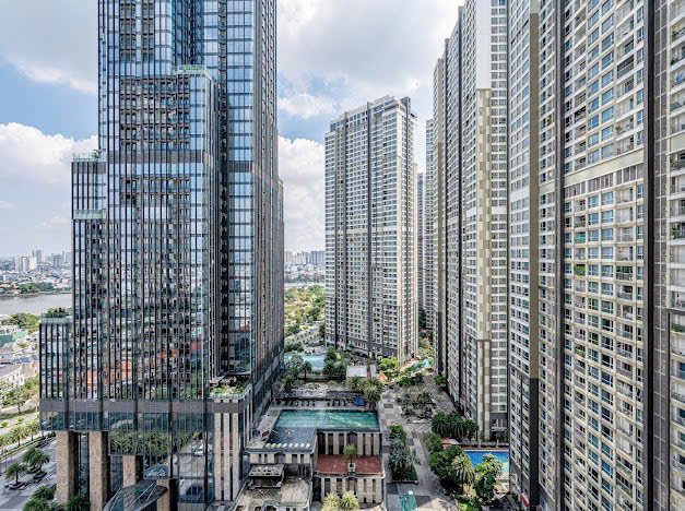 Mình chính chủ gửi bán căn 3PN ở Landmark 5, Vinhomes Central Park.
Căn góc tầng 19, 109m², 3PN – 2WC, hướng Đông Bắc – Đông Nam nên nhà rất thoáng và sáng. View nhìn Landmark 81 với sông Sài Gòn, không bị các toà khác che sát nên ở khá “đã”, nhất là chi