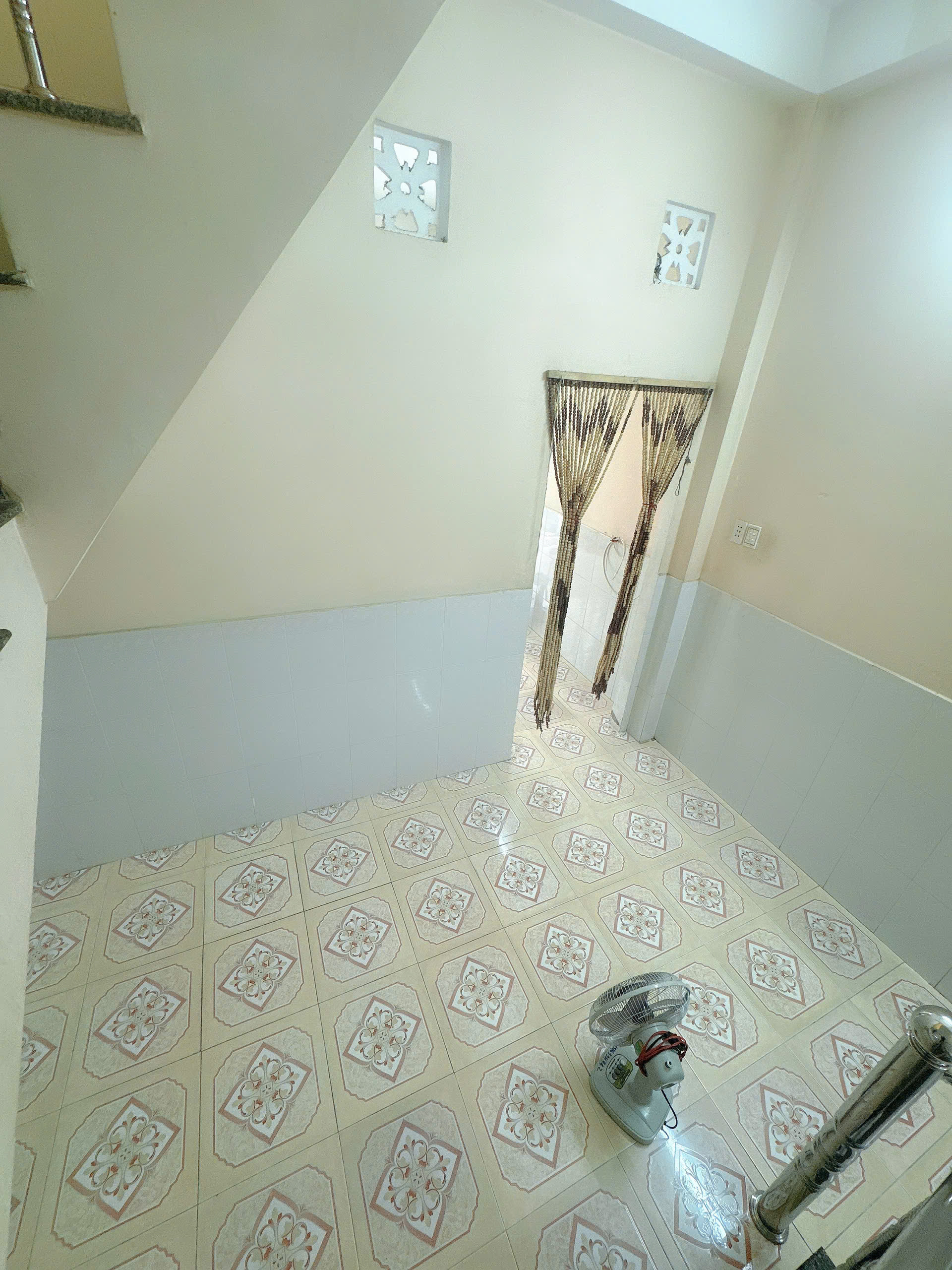 Cho thuê nhà 1 trệt 1 lầu,2 phòng ngủ,2wc phường An Hội đường oto