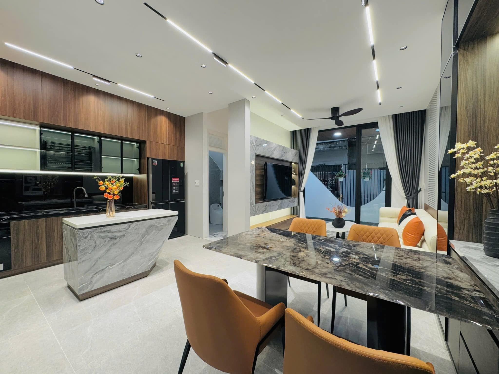 VILLA NHÀ HÀNG 2 MẶT TIỀN TRẦN PHÚ – TRUNG TÂM ĐÀ LẠT