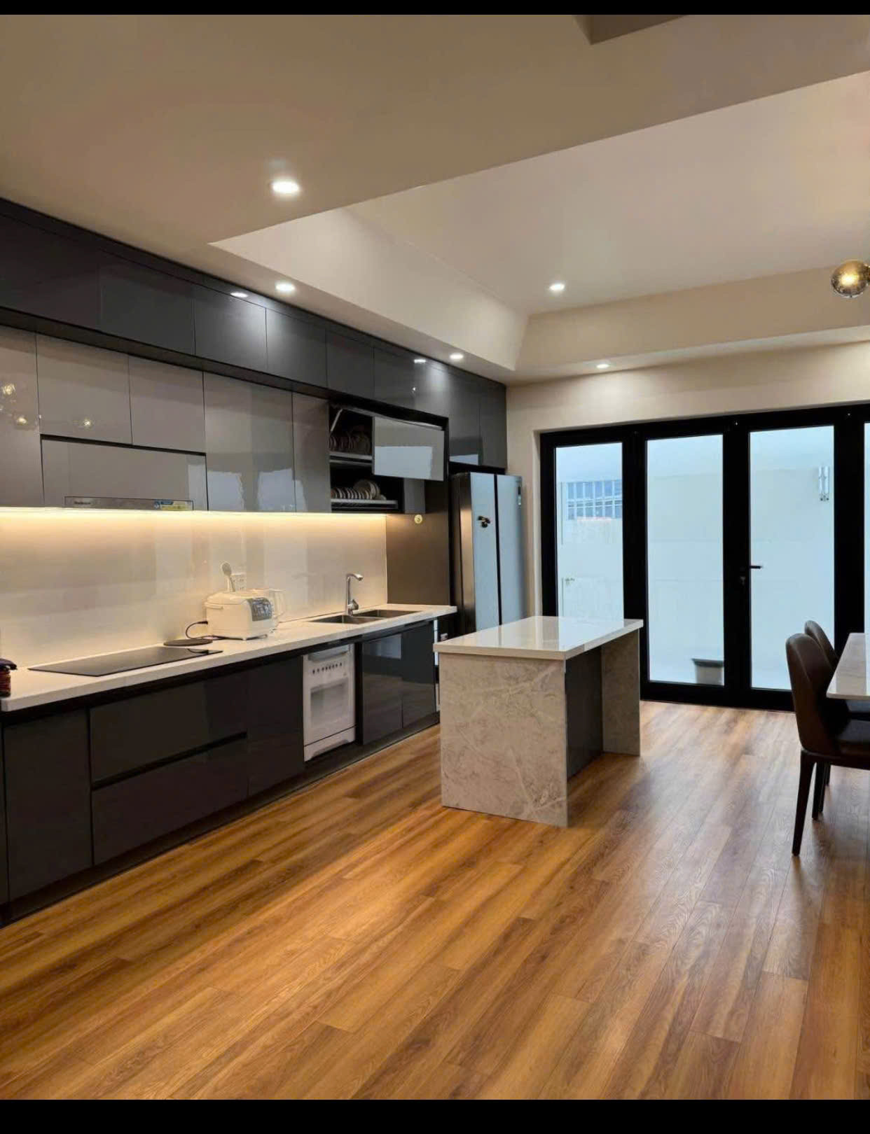 bán nhanh villa mặt tiền, 360m², 20 phòng KD, trung tâm Đà Lạt. huyền trân công chúa