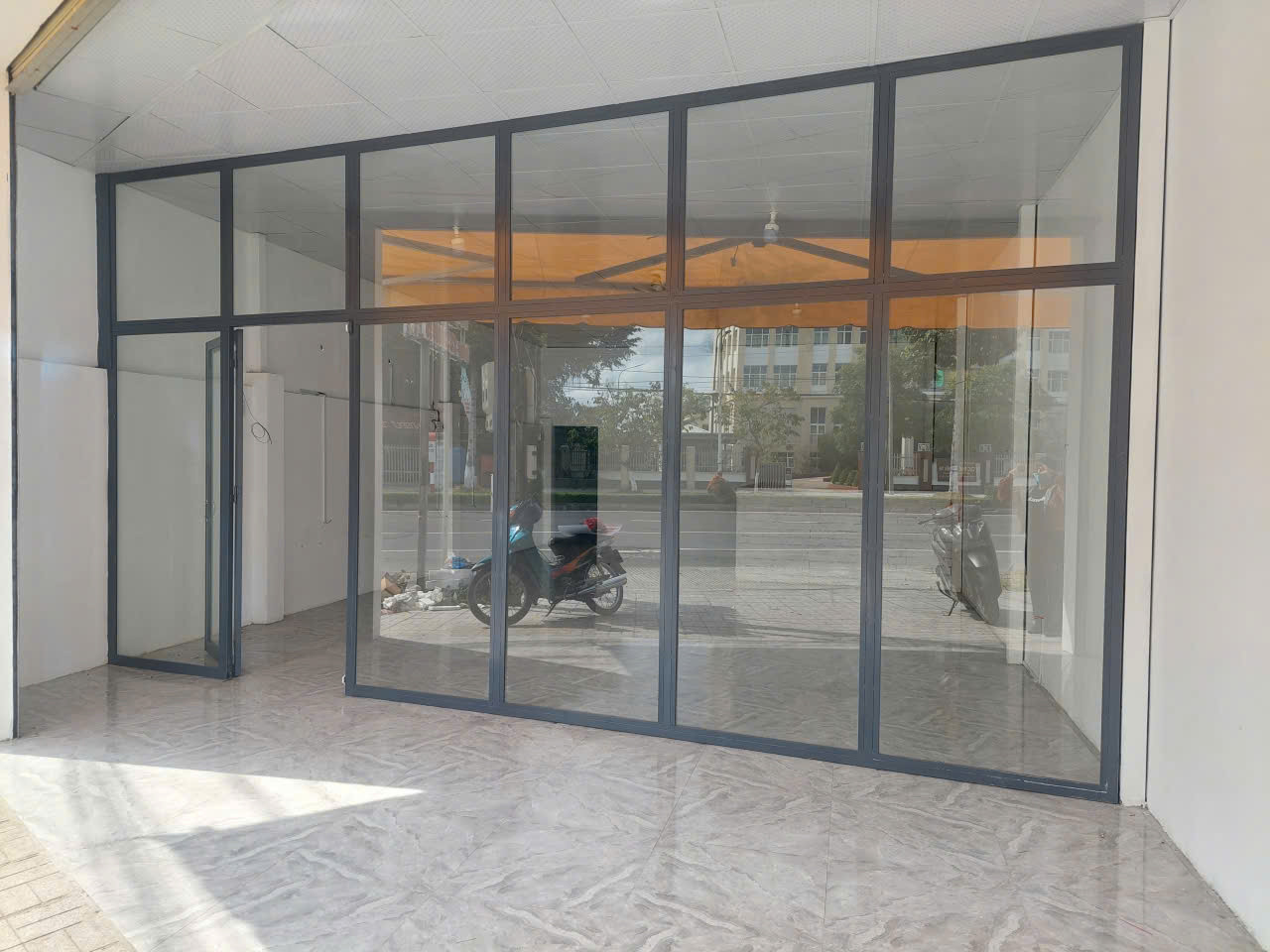 Cho thuê nhà 150m2 mặt tiền Đồng Văn Cống,TP Bến Tre.Gía 8 triệu
