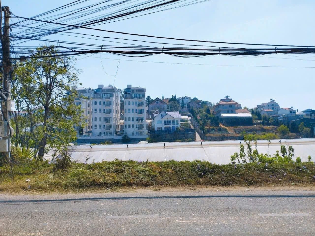 BÁN LÔ ĐẤT MẶT TIỀN ĐƯỜNG VẠN KIẾP, PHƯỜNG LÂM VIÊN, ĐÀ LẠT. DT: 974 M2 , GIÁ: 29 TỶ. LH: 0908748495 OR 0967668495