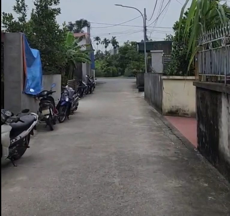 bán lô đất 101m2. mặt tiền 4m. đường thôn 4,4m. giá 2,05 tỷ. Bắc Sơn. liên hệ 0362558882