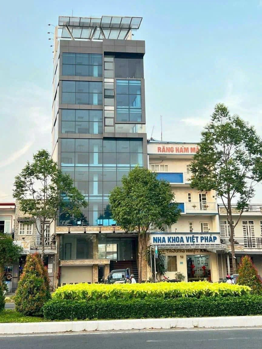 CHO THUÊ TÒA NHÀ MẶT TIỀN ĐƯỜNG VÕ VĂN KIỆT VỊ TRÍ ĐẸP