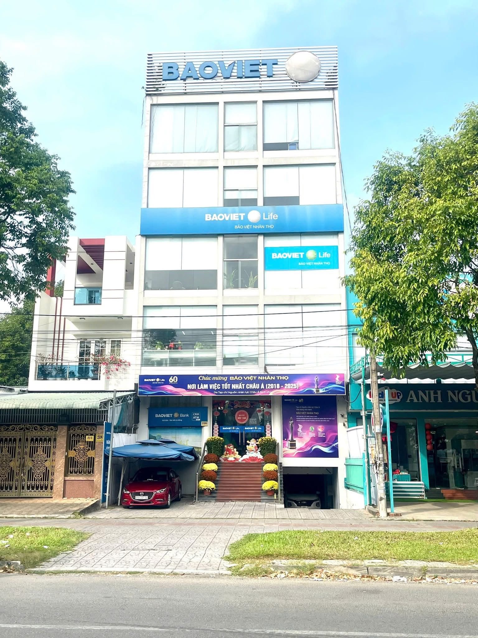 Cho thuê tòa nhà đường Võ Văn Kiệt 5 lầu có thang máy