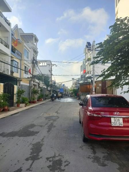 Bán đất 240m² full thổ cư ngang 9.2m giá 16 tỷ tại Phường 13 Quận Gò Vấp