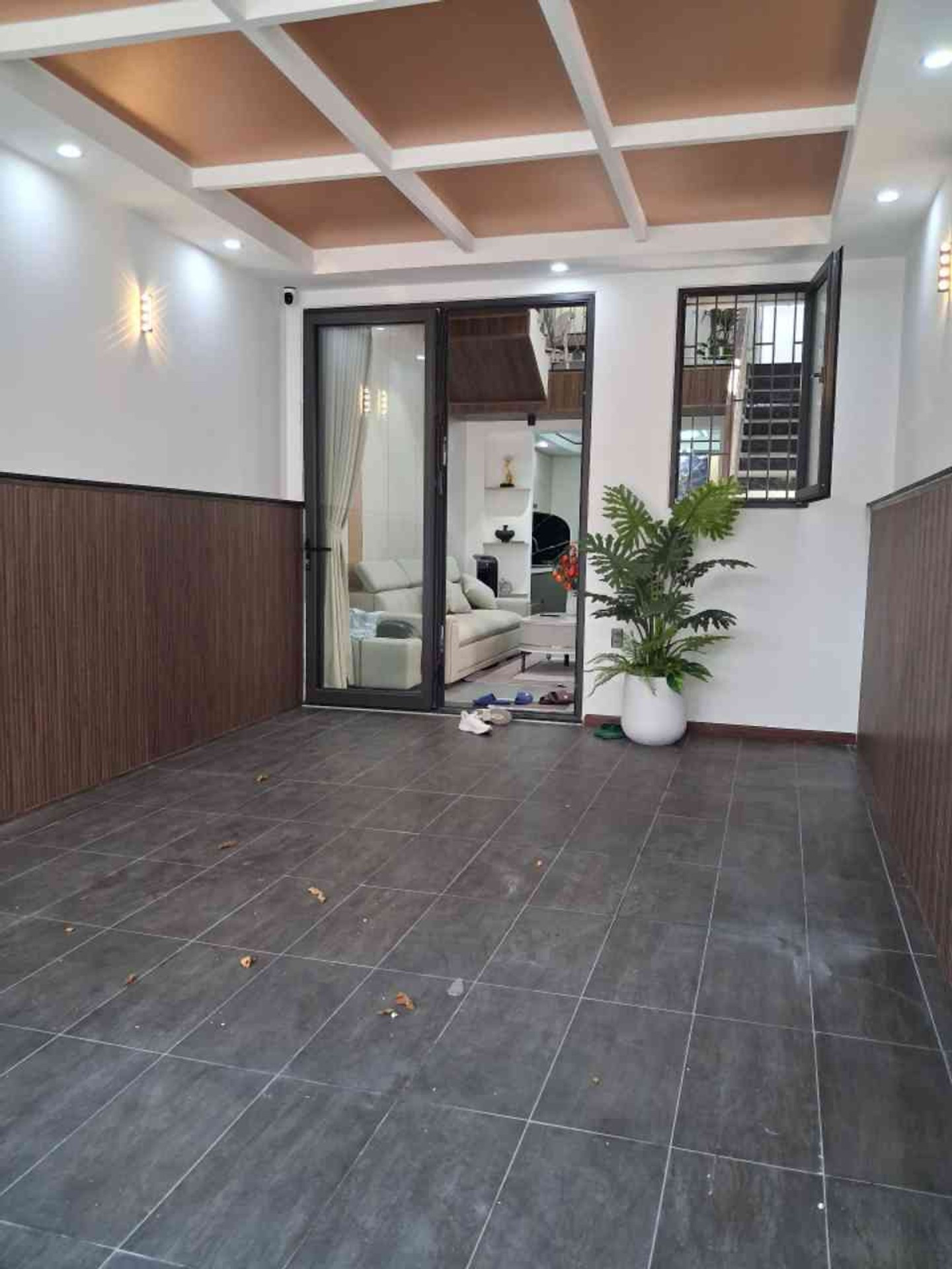 NHÀ 2 TẦNG ĐẸP 80M2 – NỘI THẤT XỊN XÒ – Ô TÔ NGỦ TRONG NHÀ - NGAY HÀ HUY TẬP - NHỈNH 5 TỶ