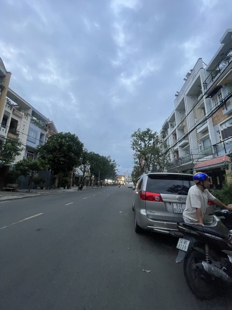 Nhà Mặt Tiền 4 Tầng, Đường ôtô, giá 11.8 tỷ Phường BTĐB, Bình Tân.