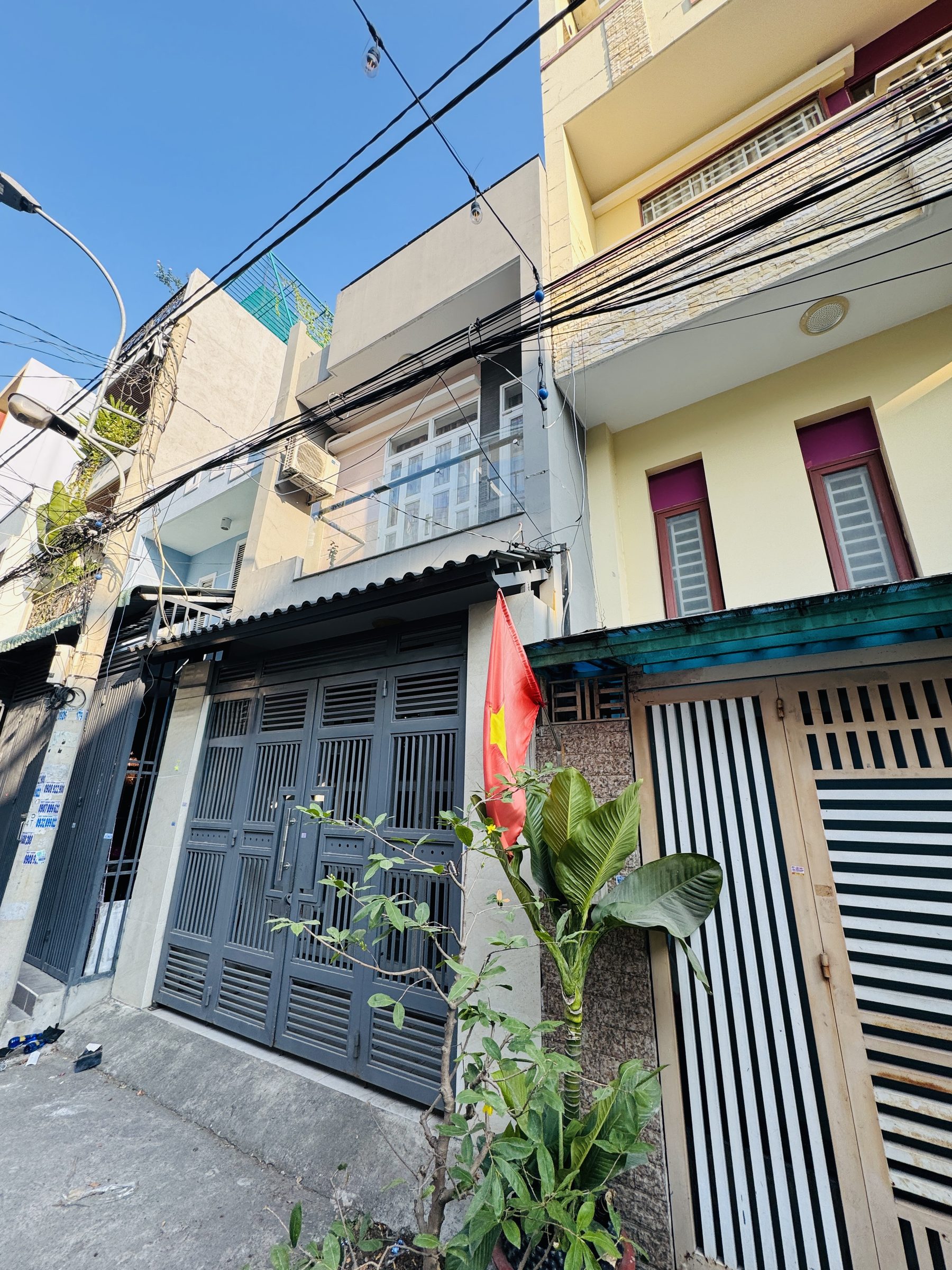 BÁN NHÀ AN DƯƠNG VƯƠNG 2 MẶT TIỀN ĐƯỜNG 10M XE TẢI NÉ NHAU 3 TẦNG 72M CHỈ 7,3TY
