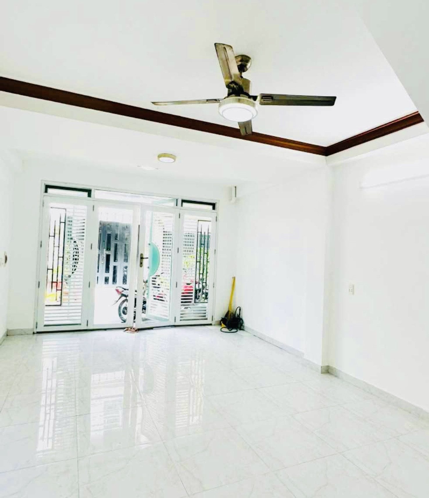 Nhà Lê Công Phép-Kế Bến xe miền Tây-kinh doanh cho thuê-nhà mới, hẻm nhựa xe hơi trong nhà.