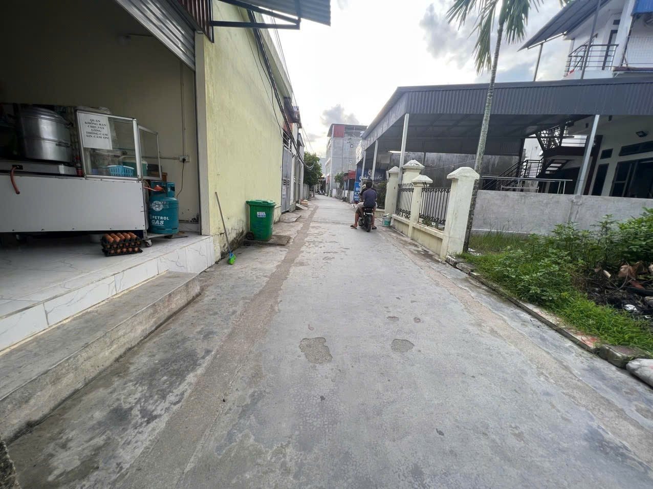 31/10/2025.Bán đất 93m² ngang 5m . đường thôn 4m. giá 2.53 tỷ Hồng Phong. liên hệ 0362558882
