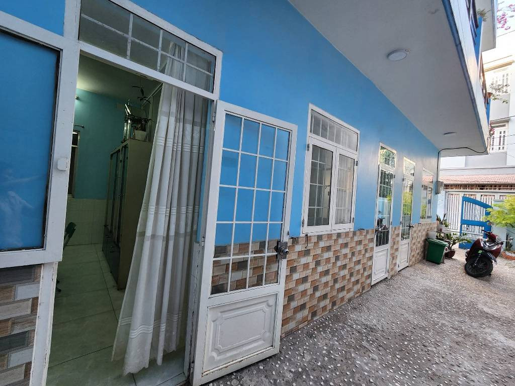 Bán nhà đường Nguyễn Thị Nhuần, phường An Phú Đông, Quận 12. Diện tích lớn 105/137m², ngang 7m, sân rộng, 2 lầu BTCT