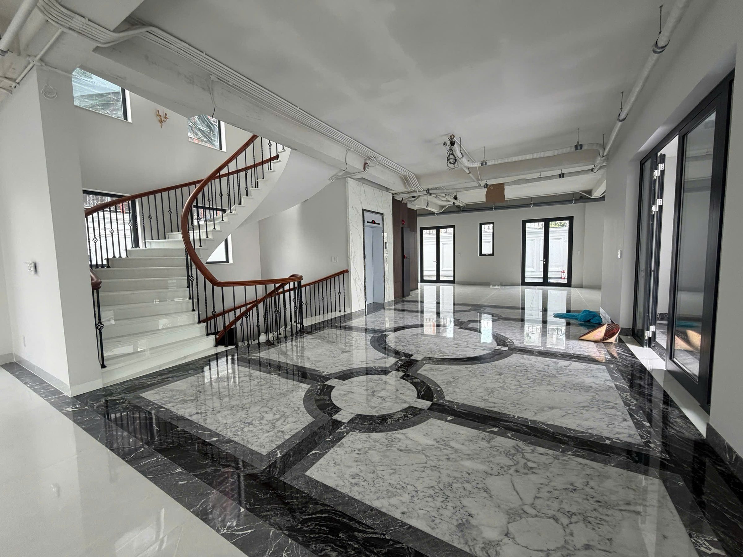 BDS HVL CHO THUÊ BIỆT THỰ MYSTERIA Q2 THA HỒ CHƠI TRỐN TÌM